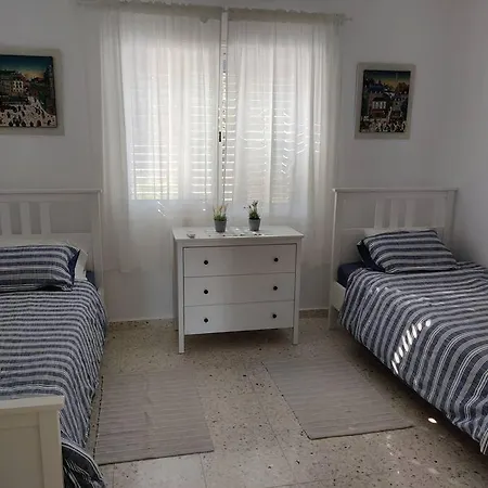 Rachel By The Pool Lejlighed