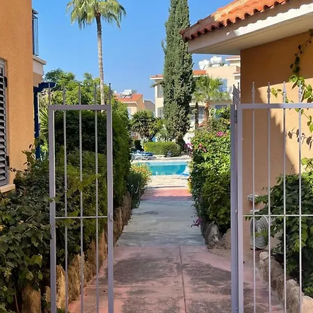 Apartament Rachel By The Pool