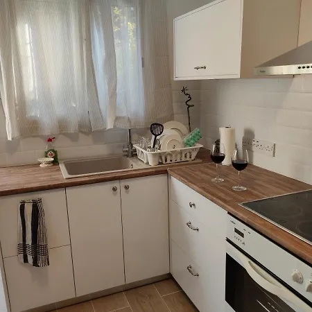 Apartament Rachel By The Pool